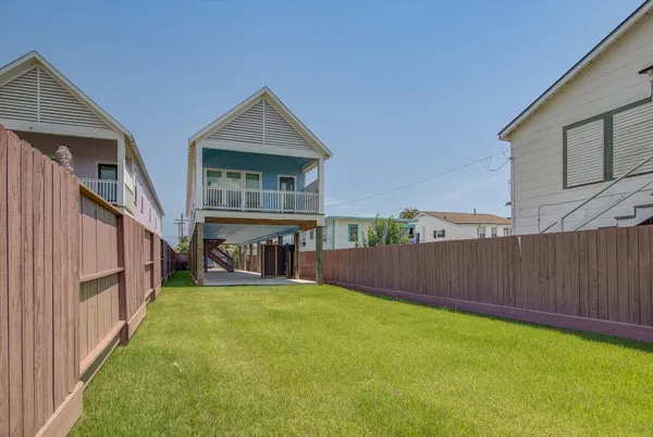 $2,200 | 2311 67th Street, Galveston, TX 77551