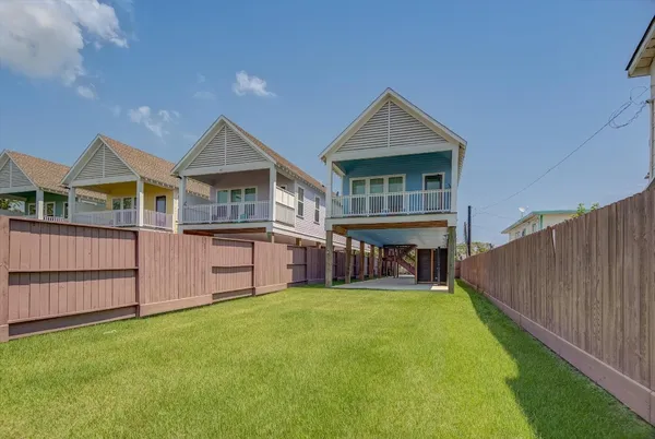 $2,200 | 2311 67th Street, Galveston, TX 77551