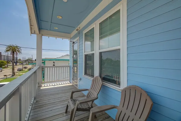 $2,200 | 2311 67th Street, Galveston, TX 77551