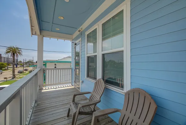 $2,200 | 2311 67th Street, Galveston, TX 77551