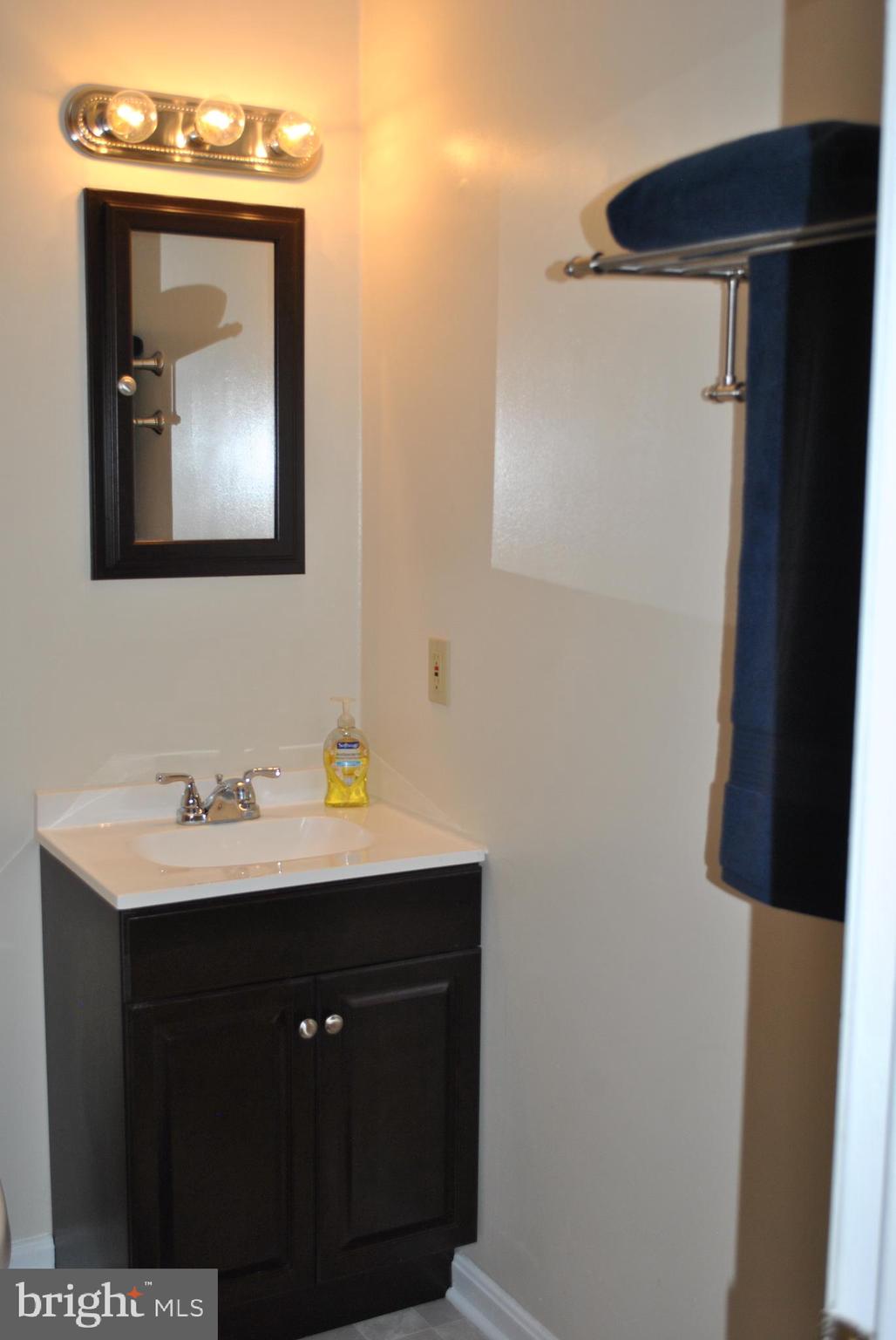 7430 Keith Road Warrenton, VA 20186 - Photo 22 of 47 Bathroom