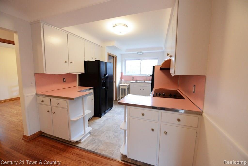 4025 Normandy Road Royal Oak, MI 48073 - Photo 5 of 35 Awesome vintage kitchen is immaculate!