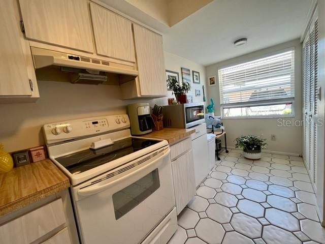 9616 Midiron Court New Port Richey, FL 34655 - Photo 5 of 32