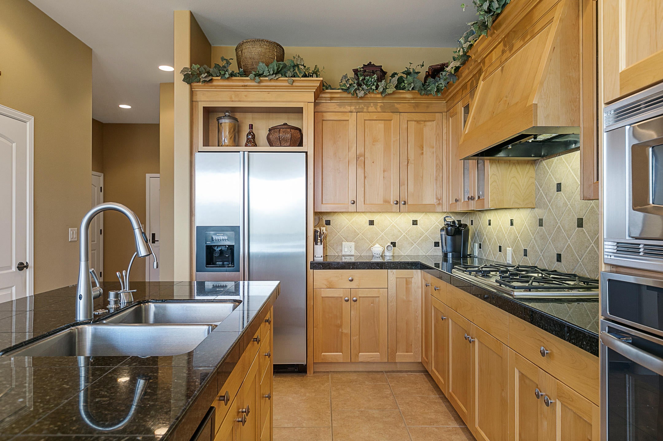 537 Highland Meadow Loop Redmond, OR 97756 - Photo 6 of 35 Kitchen