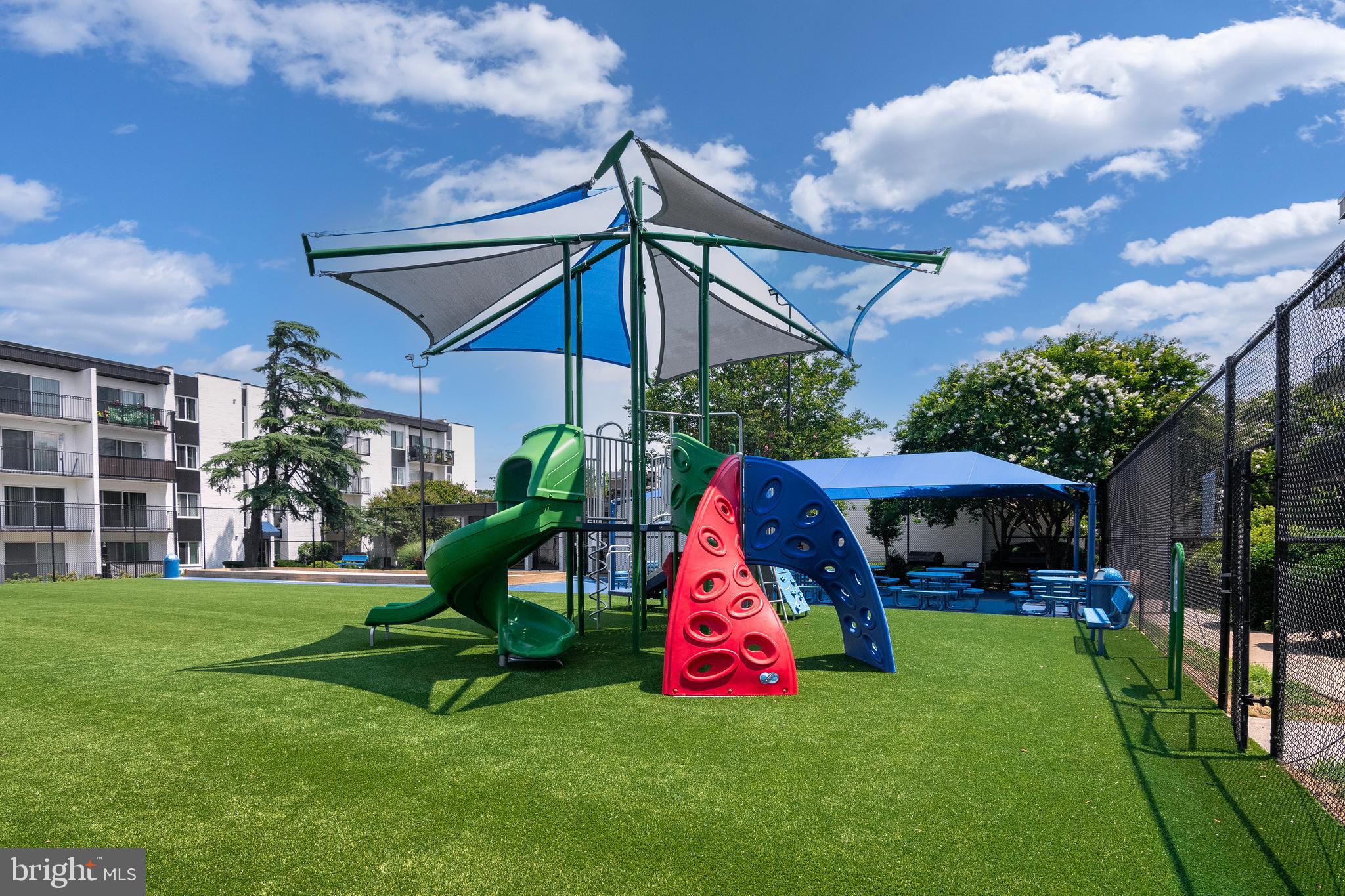 75 South Reynolds Street, Unit 101 Alexandria, VA 22304 - Photo 29 of 42 a view of a volley ball court