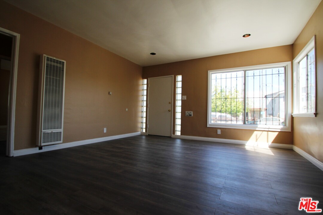 114 West Reeve Street Compton, CA 90220 - Photo 3 of 10 Gallery Image 3