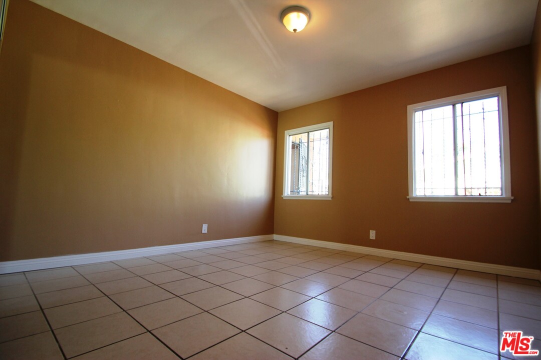 114 West Reeve Street Compton, CA 90220 - Photo 4 of 10 Gallery Image 4
