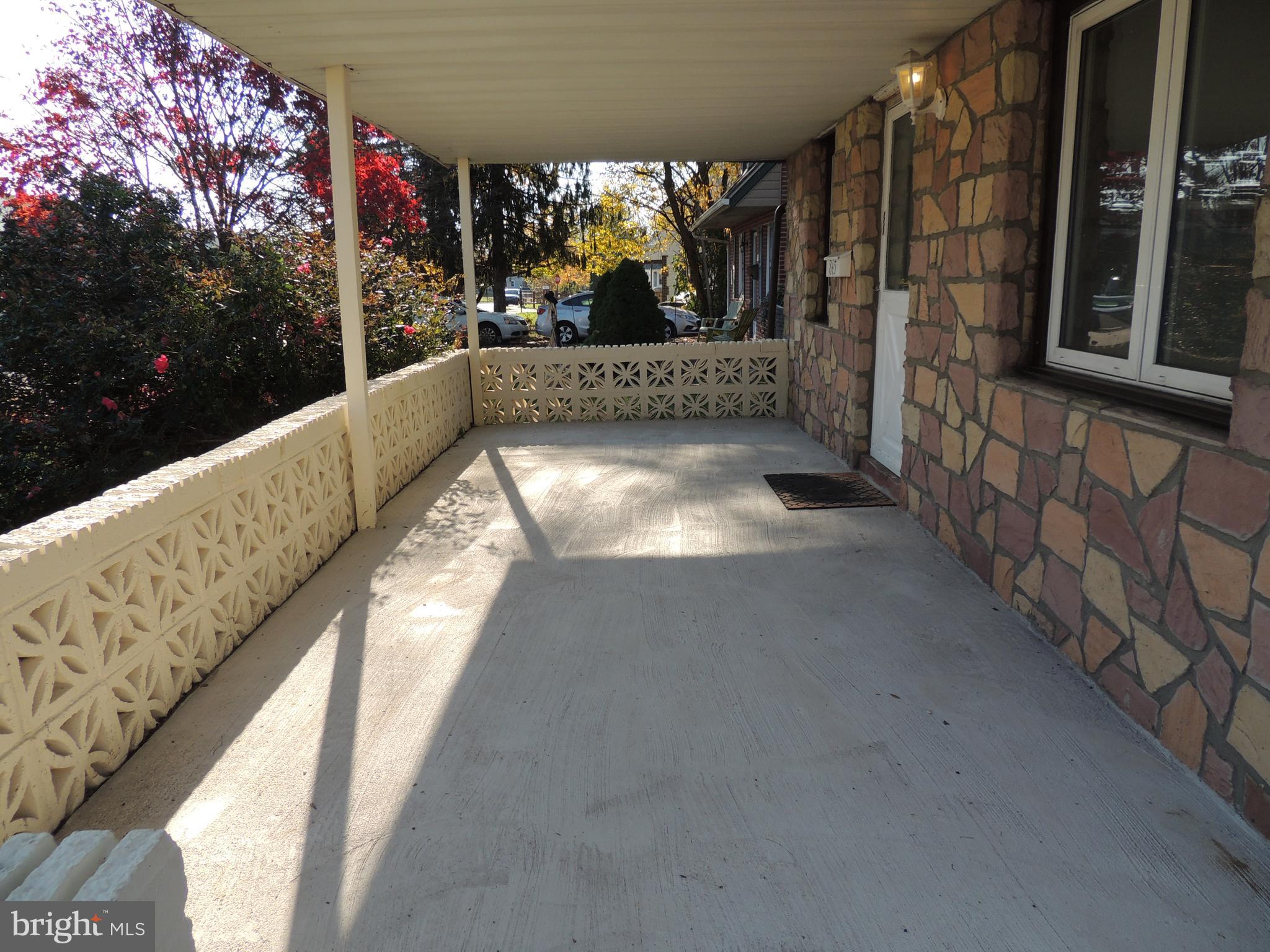 845 Quaint Street Secane, PA 19018 - Photo 3 of 33