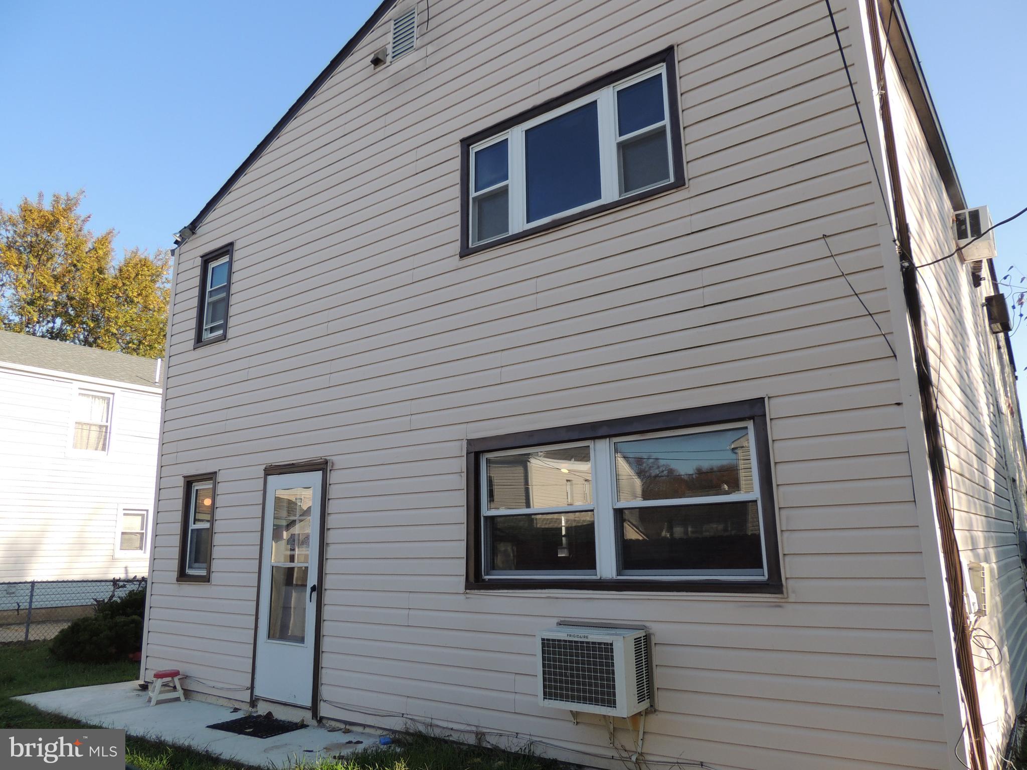 845 Quaint Street Secane, PA 19018 - Photo 4 of 33