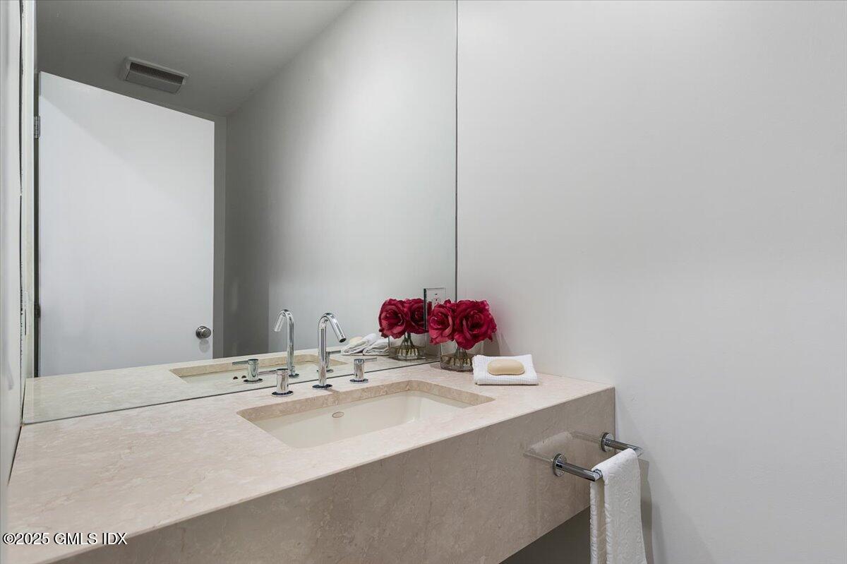 76 Riverside Avenue Riverside, CT 06878 - Photo 19 of 34 Powder room
