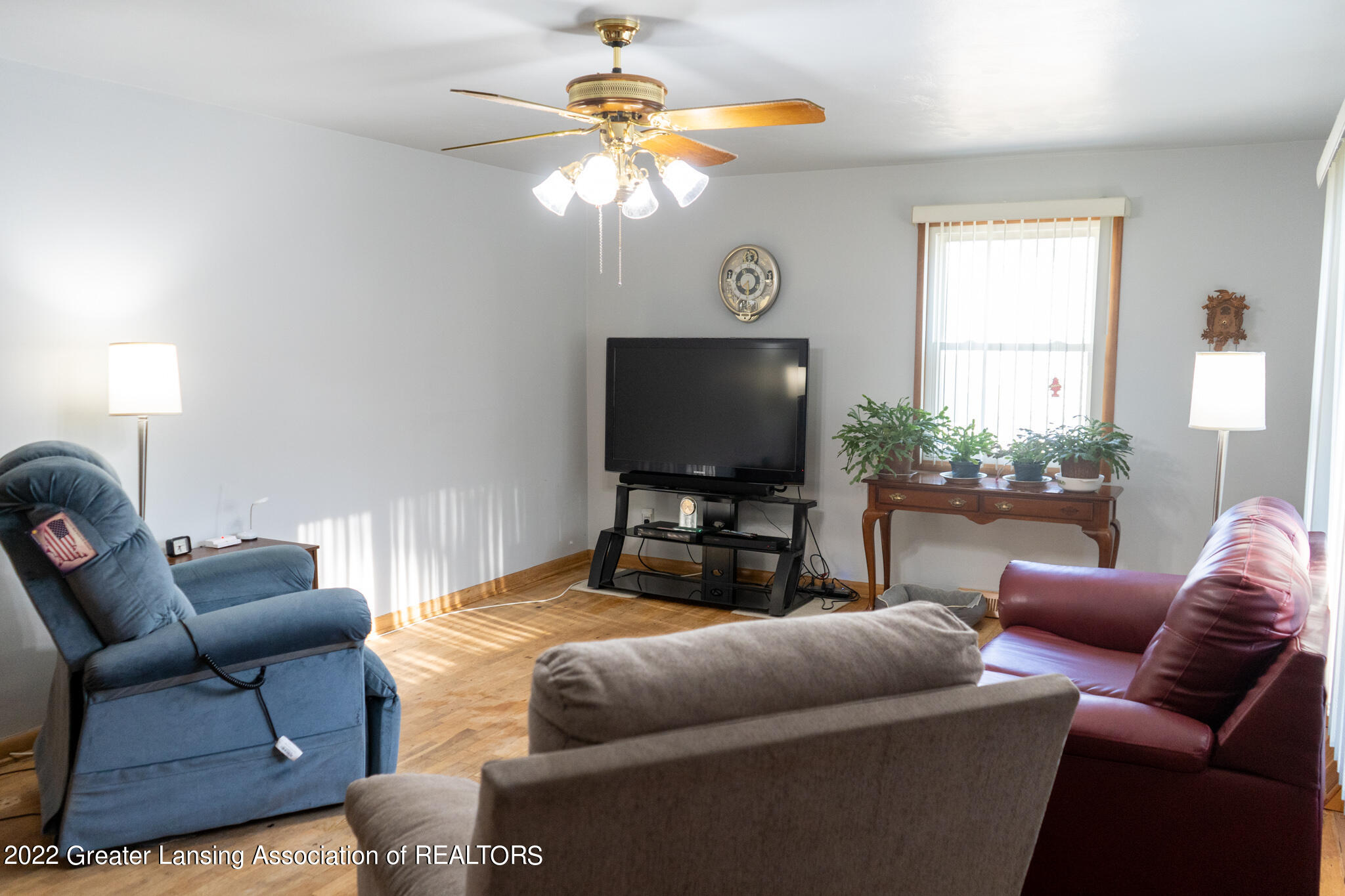 6047 Hughes Road Lansing, MI 48911 - Photo 3 of 25 E87DA161-1503-4E1A-8338-E1182CE0C6BA