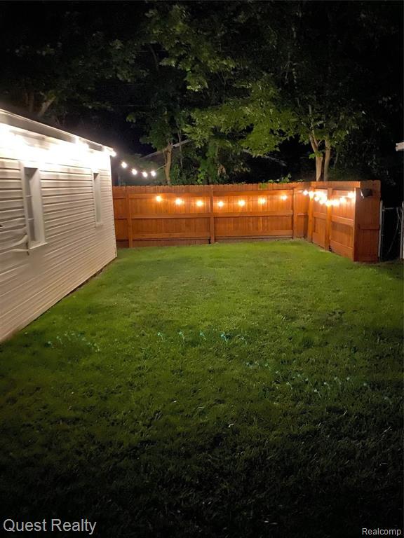 1974 Hampton Road Grosse Pointe Woods, MI 48236 - Photo 28 of 28
