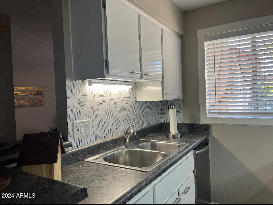 93 North Cooper Road, Unit 17 Chandler, AZ 85225 - Photo 9 of 33 IMG_E3698
