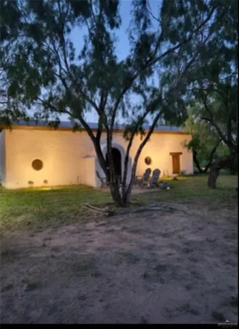 a view of a yard with a house