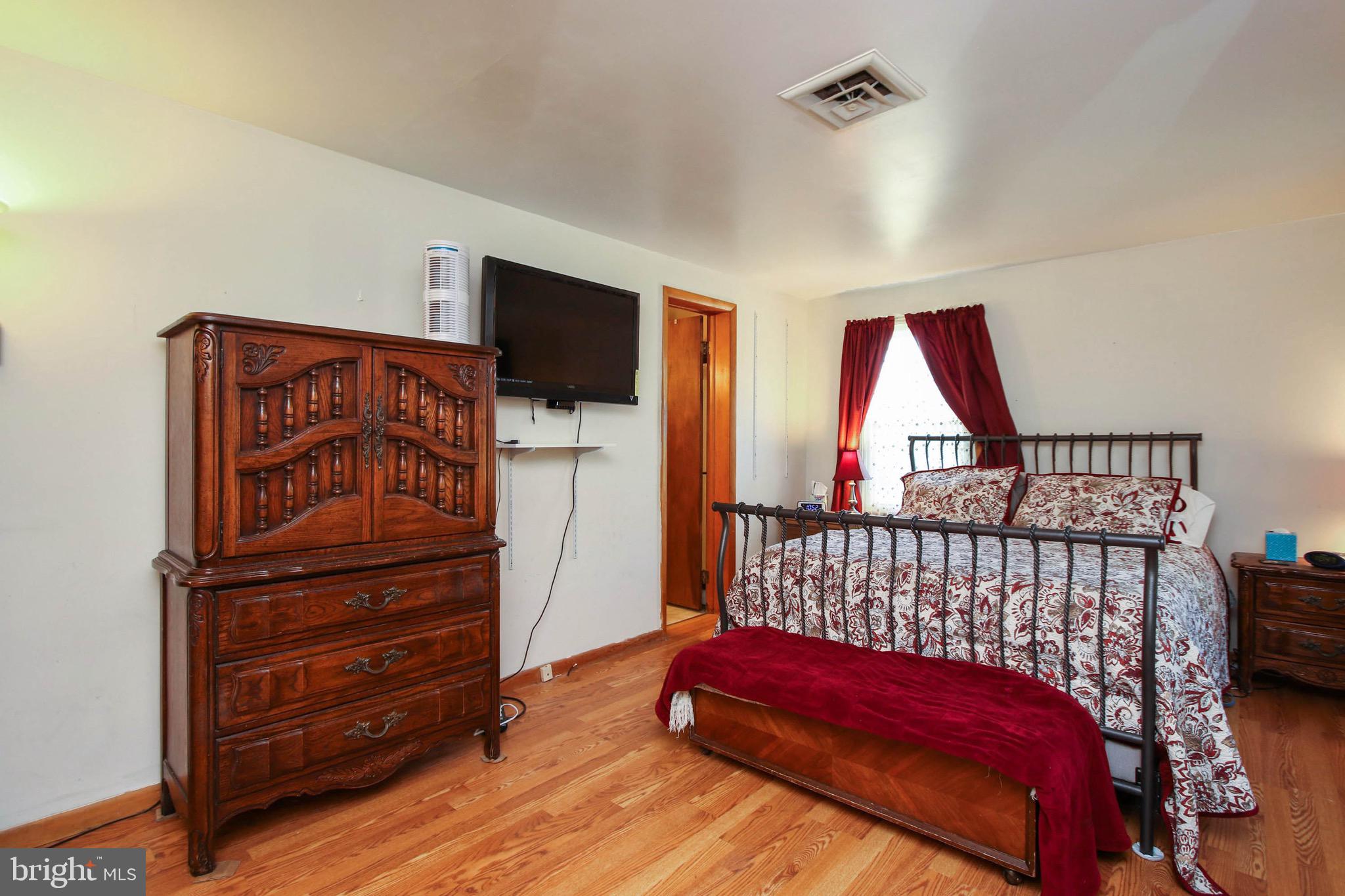 259 Lockhouse Road Falling Waters, WV 25419 - Photo 22 of 40 Master bedroom