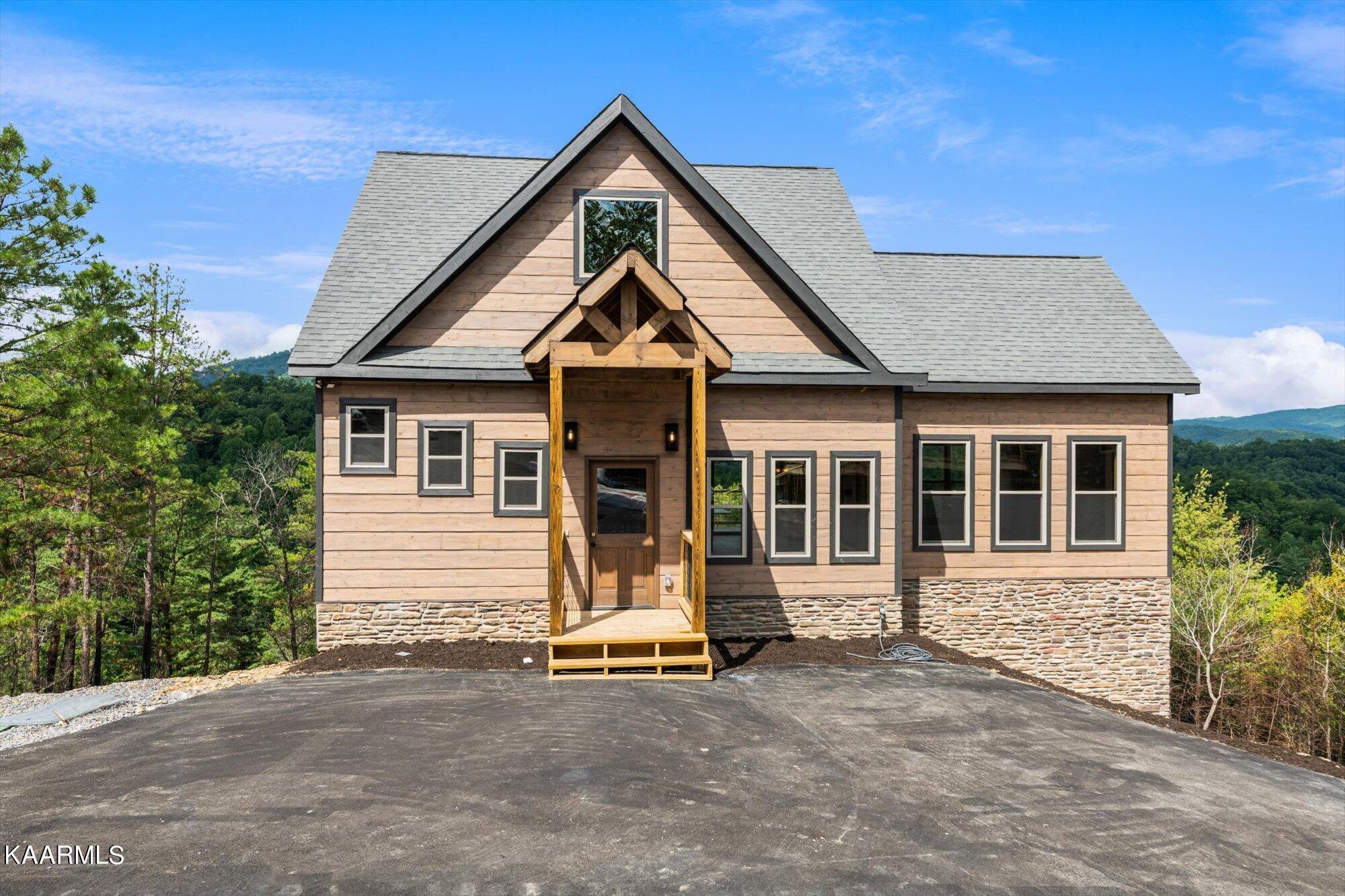 3262 Emerald Springs Loop, Sevierville, TN 37862 Compass