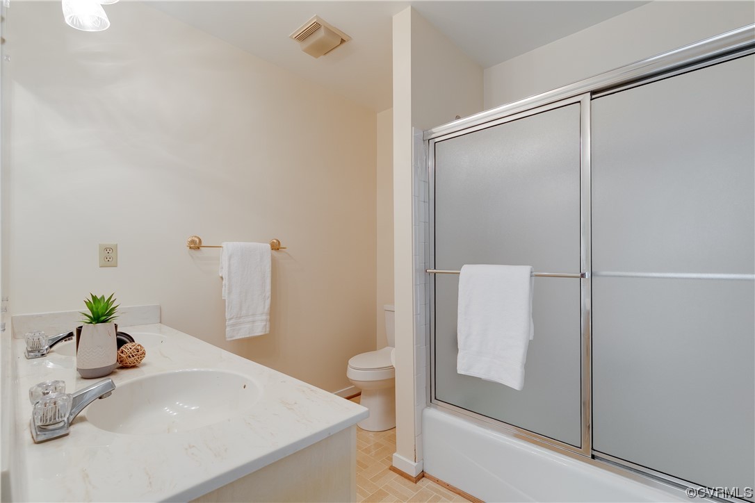 4000 Cheyenne Road Richmond, VA 23235 - Photo 30 of 50 a bathroom with a sink toilet and shower