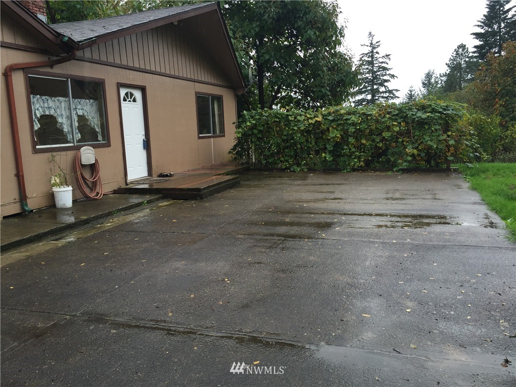 121 Lone Oak Road Longview, WA 98632 - Photo 2 of 20 Gallery Image 2