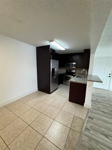 $1,875 | Undisclosed Address, Hollywood, FL 33025