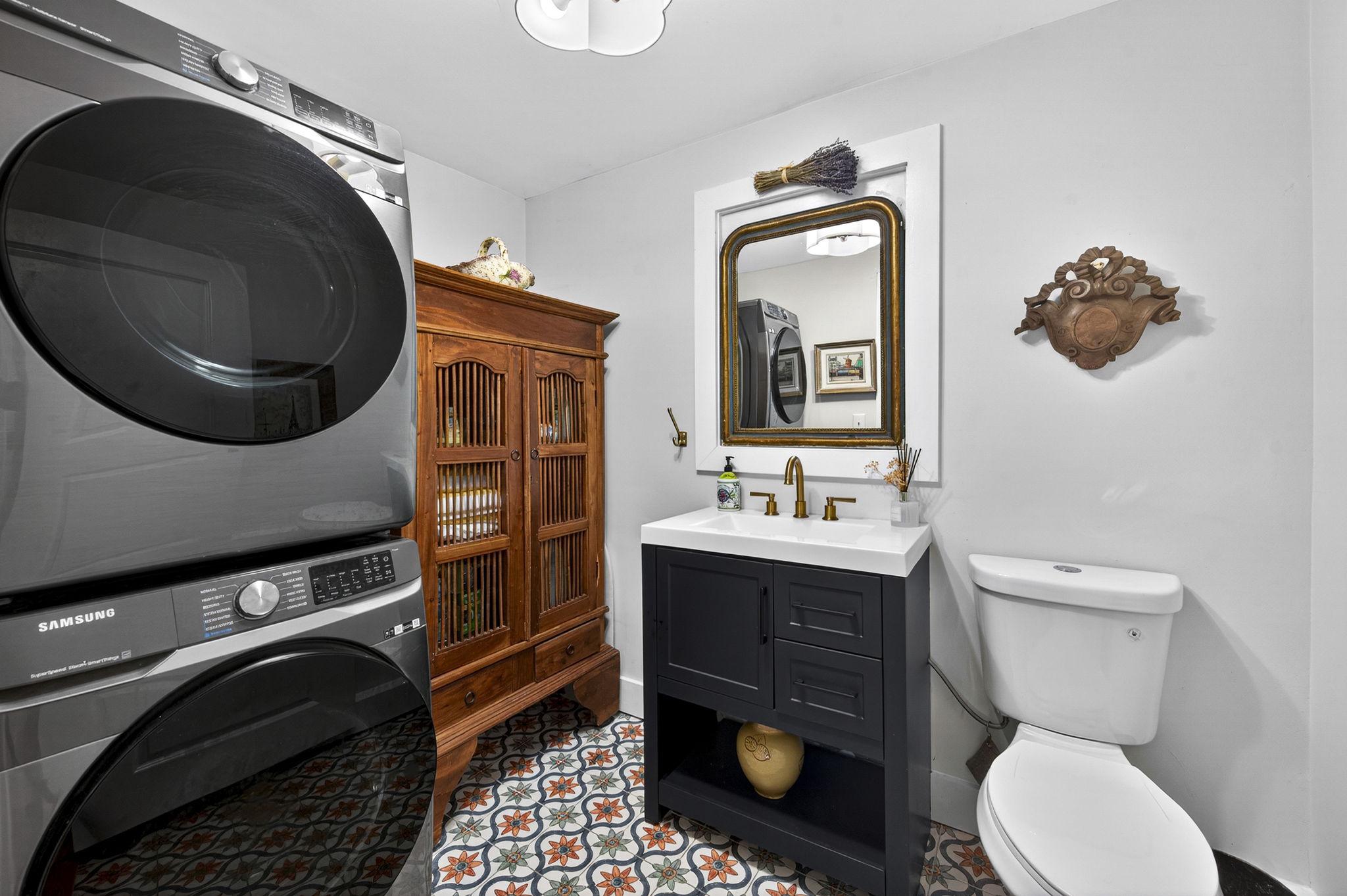 4094 Whiting Road Marshall, VA 20115 - Photo 25 of 69 First Floor Half Bath and Laundry