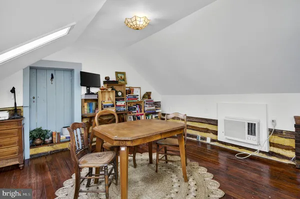 $950,000 | 4094 Whiting Road, Marshall, VA 20115