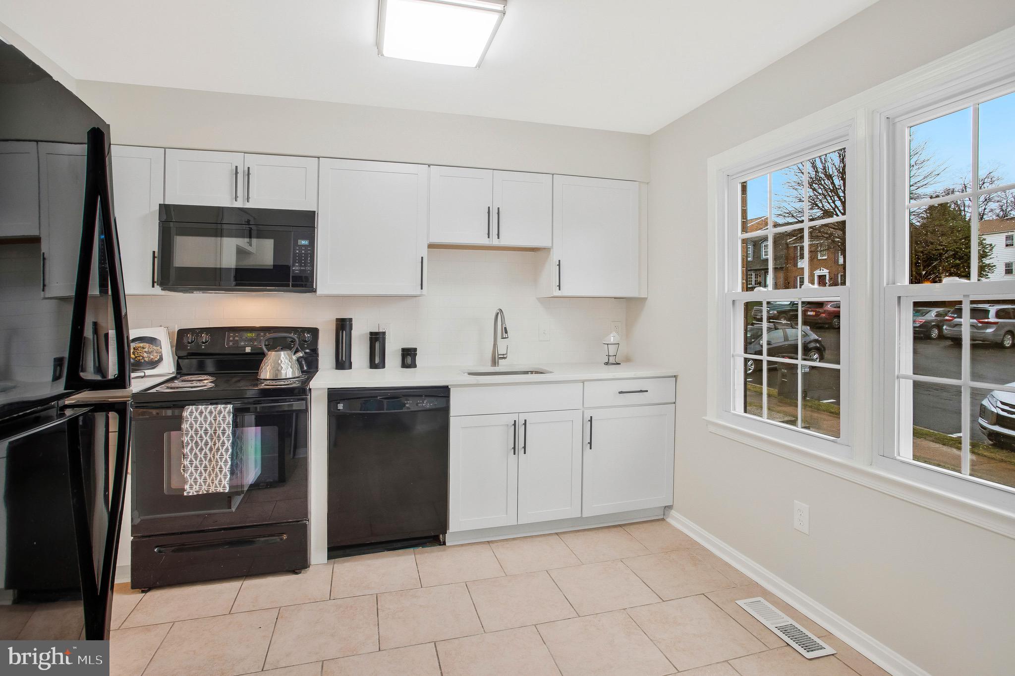 2919 Seminole Road Woodbridge, VA 22192 - Photo 4 of 30 Gallery Image 4