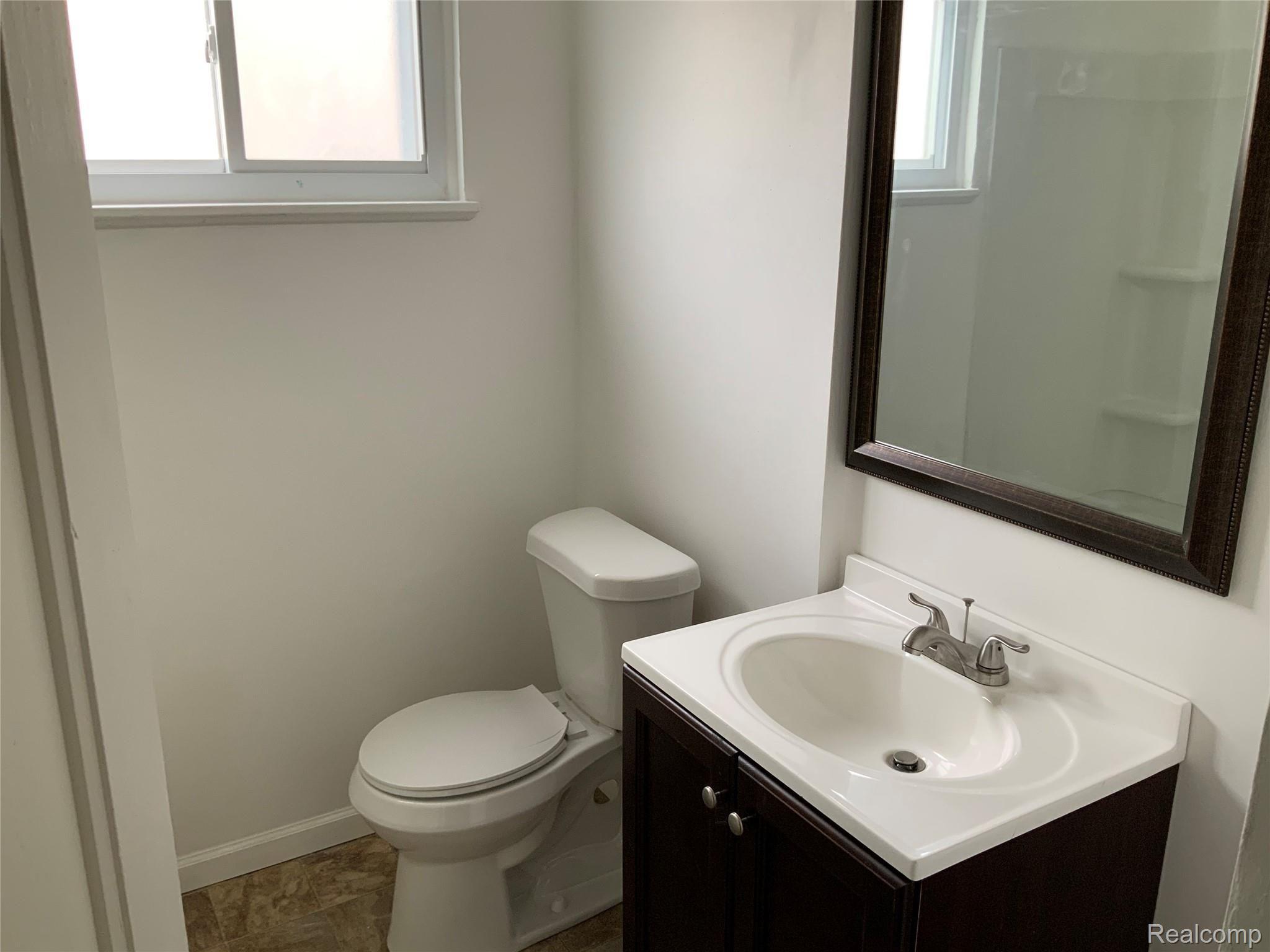 1005 Hemphill Road Flint, MI 48507 - Photo 8 of 16 652E12F4-1479-4360-80CE-C90688326C3D.jpeg
