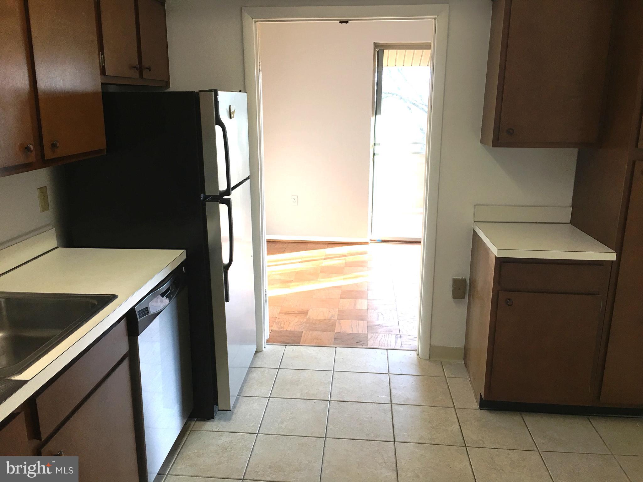 121 Cross Keys Road, Unit R121F Baltimore, MD 21210 - Photo 4 of 13 Kitchen