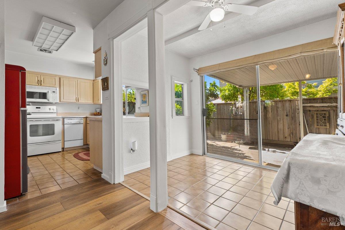 1072 Los Gamos Road, Unit E San Rafael, CA 94903 - Photo 7 of 23