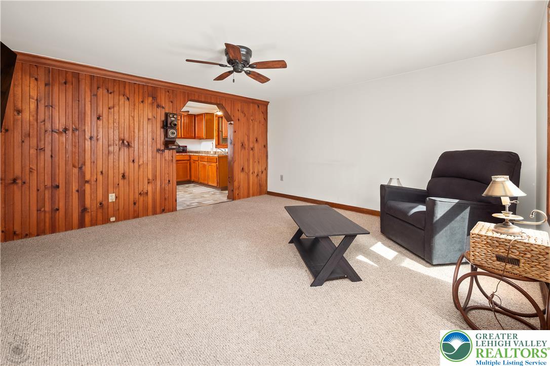 7309 Bell Gate Road Coopersburg, PA 18036 - Photo 18 of 58 a living room with furniture