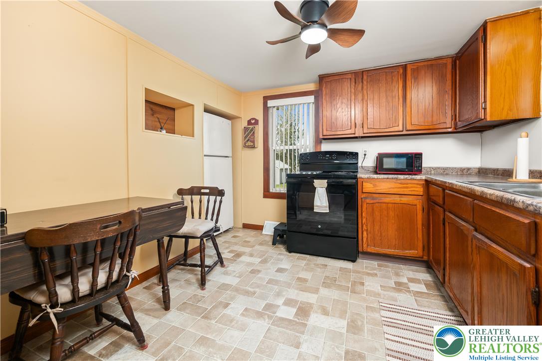 7309 Bell Gate Road Coopersburg, PA 18036 - Photo 19 of 46 Kitchen