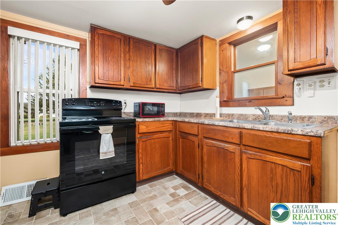 7309 Bell Gate Road Coopersburg, PA 18036 - Photo 20 of 46 Kitchen