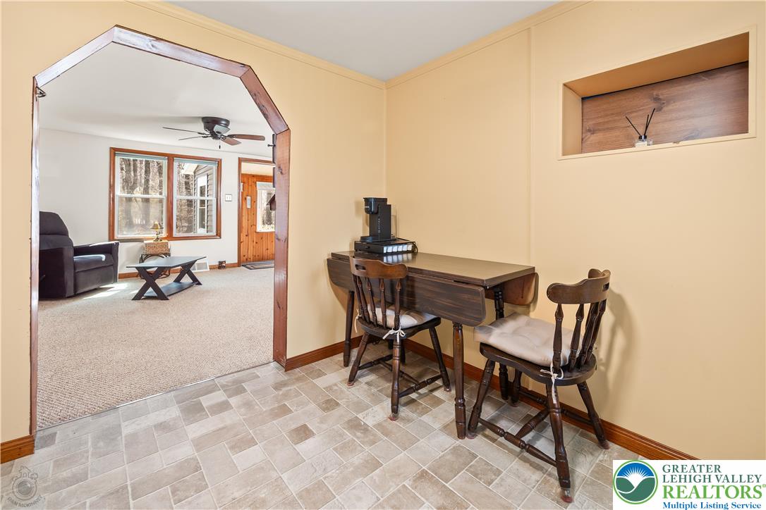 7309 Bell Gate Road Coopersburg, PA 18036 - Photo 21 of 46 Eat in kitchen