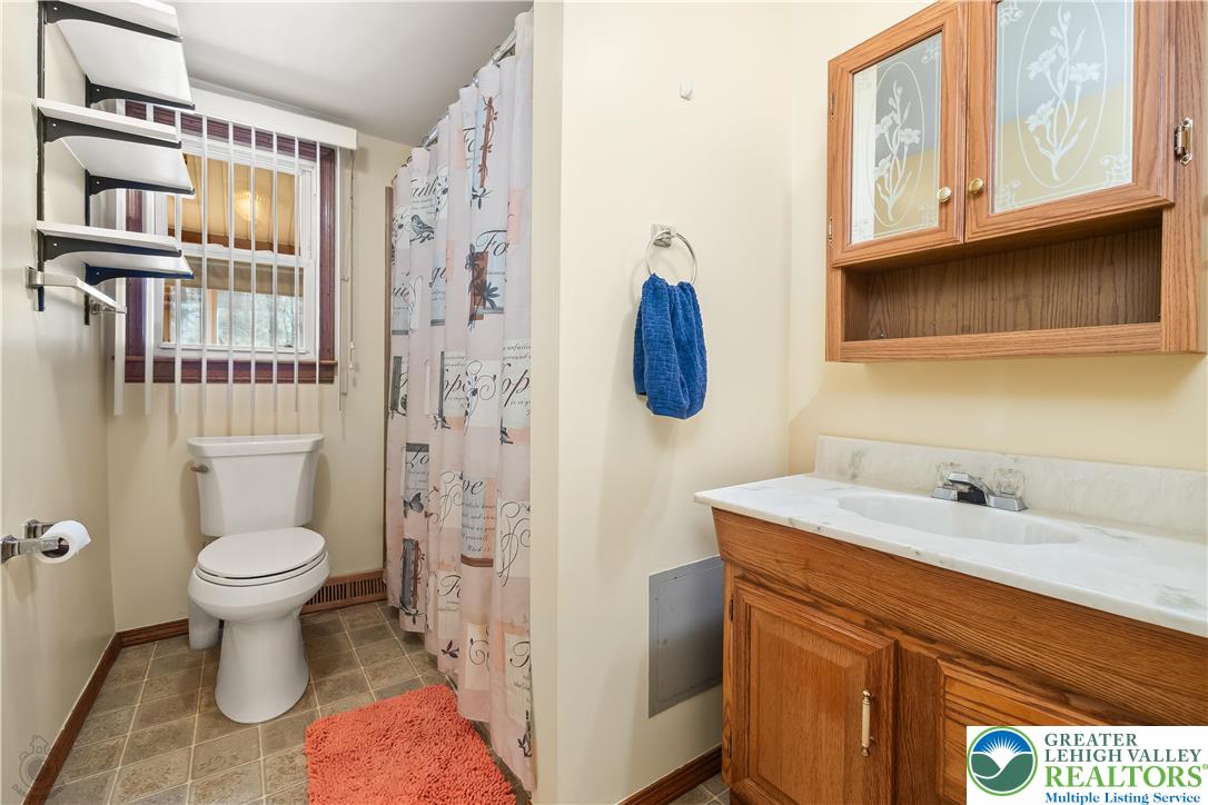 7309 Bell Gate Road Coopersburg, PA 18036 - Photo 33 of 58 a bathroom with a sink toilet and shower