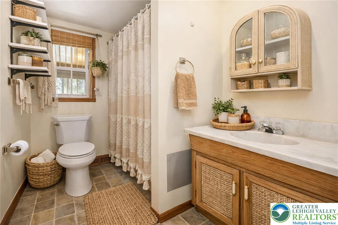 7309 Bell Gate Road Coopersburg, PA 18036 - Photo 34 of 58 a bathroom with a sink a toilet and a mirror