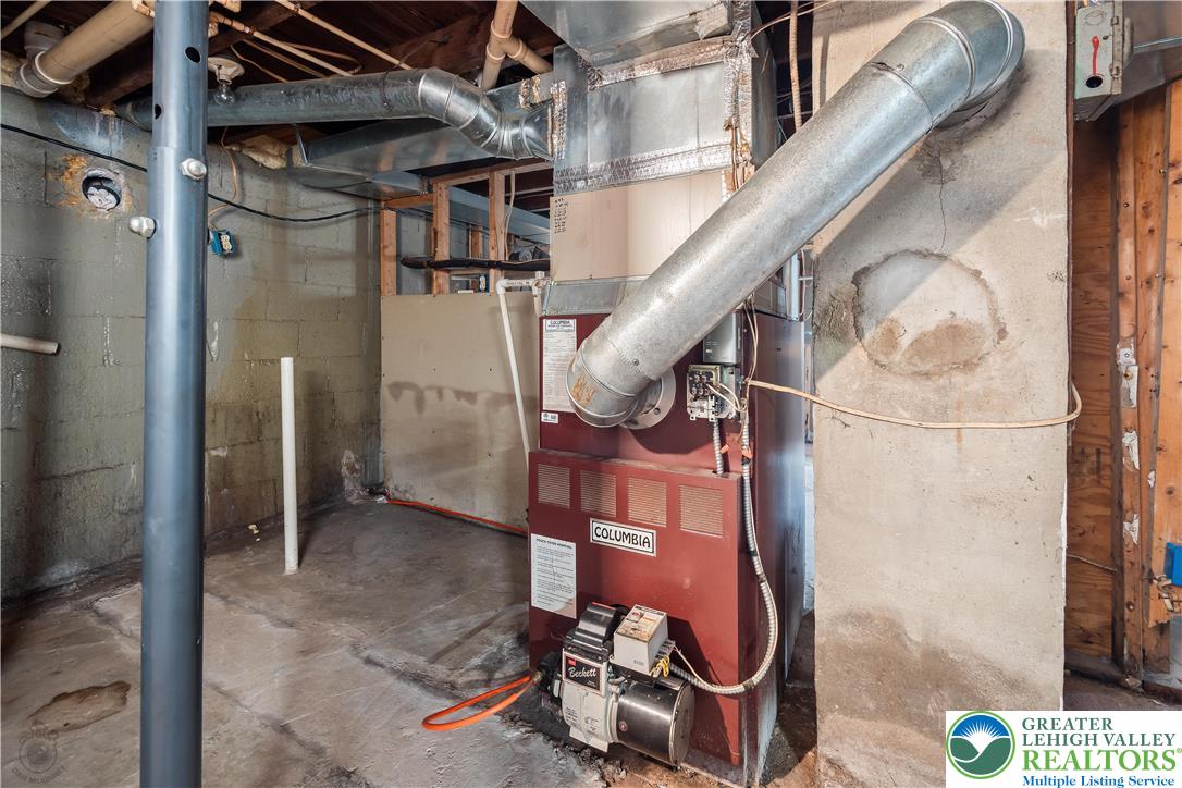 7309 Bell Gate Road Coopersburg, PA 18036 - Photo 36 of 46 Oil furnance