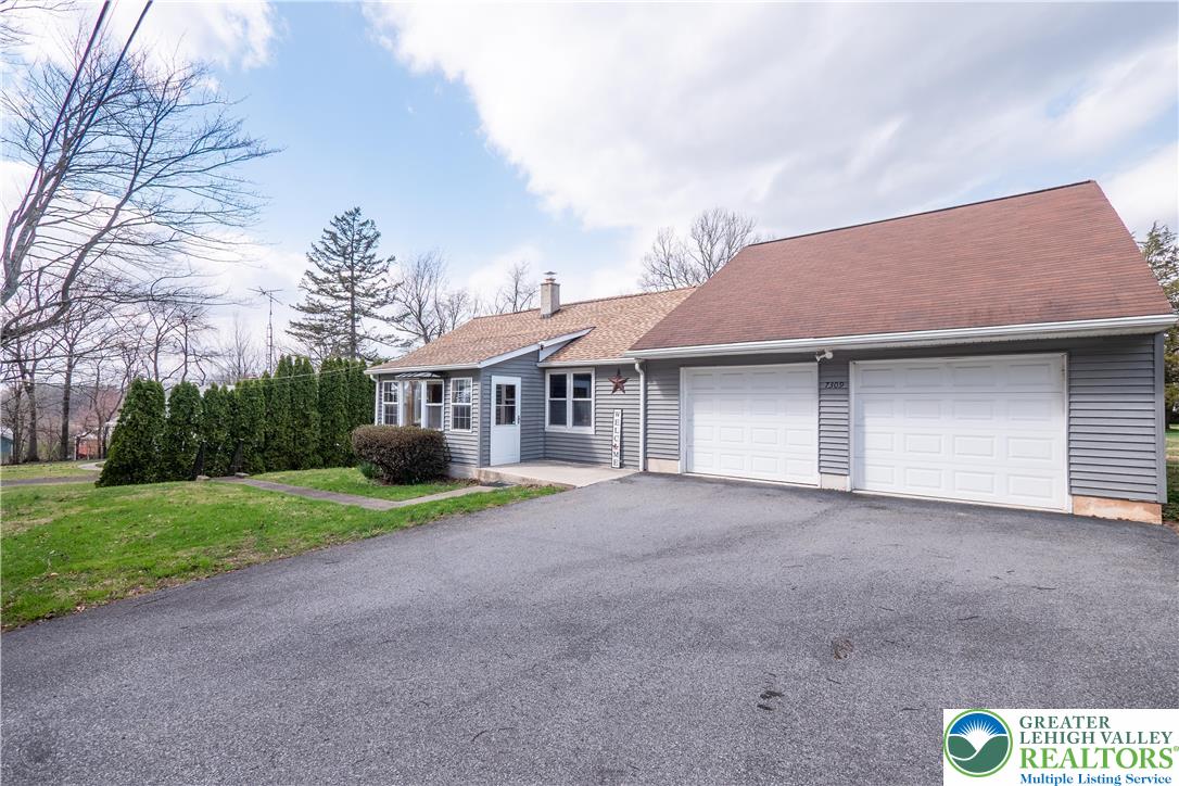 7309 Bell Gate Road Coopersburg, PA 18036 - Photo 5 of 46 Large driveway for multiple vehicles