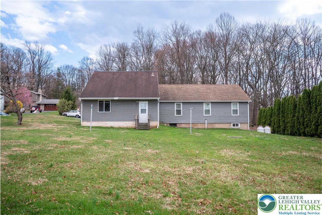 7309 Bell Gate Road Coopersburg, PA 18036 - Photo 8 of 46 Plenty of room for a new deck