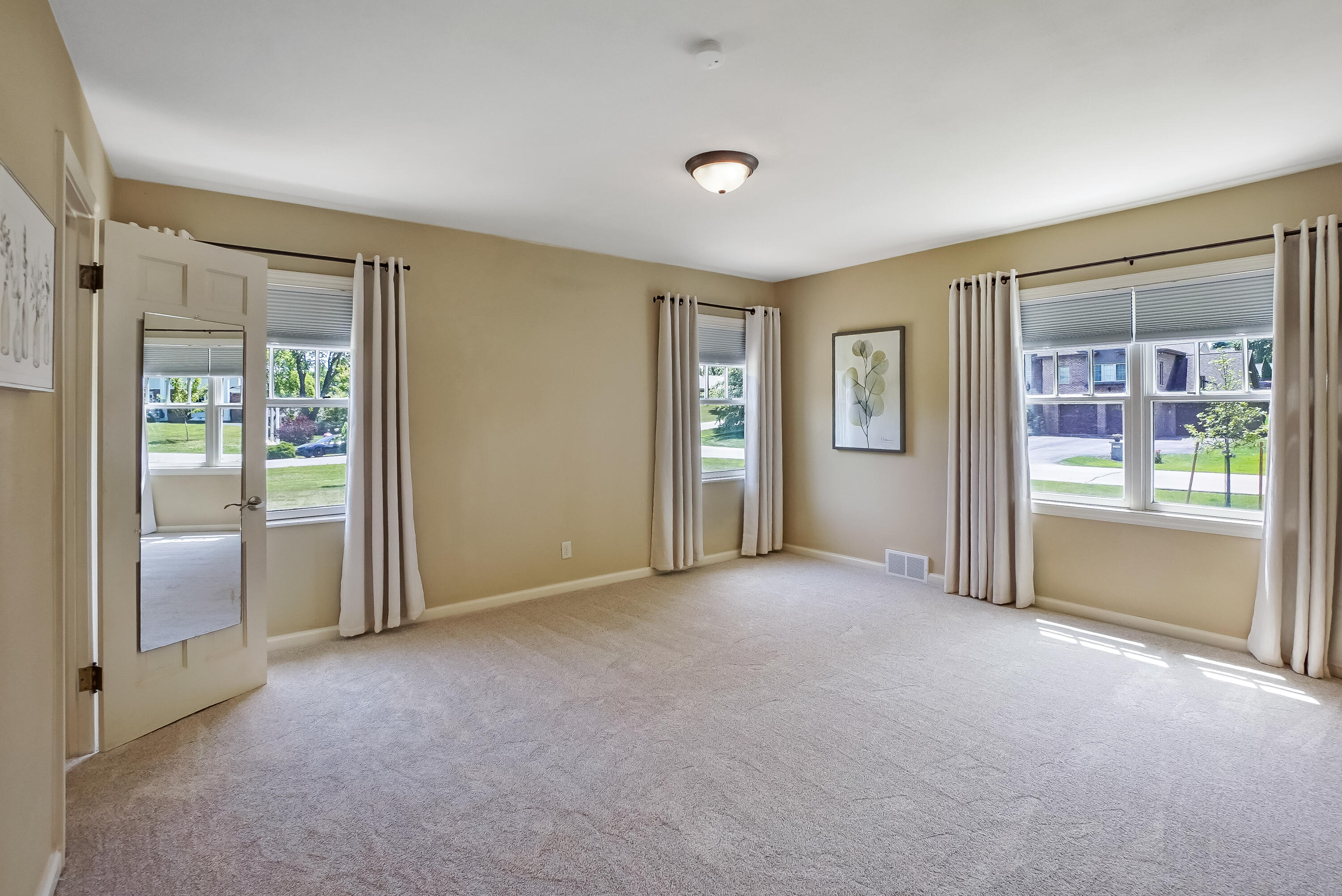 12800 Elmwood Road Elm Grove, WI 53122 - Photo 21 of 41 Primary Bedroom