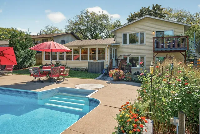 $385,000 | 1641 Leone Avenue East, St. Paul, MN 55106