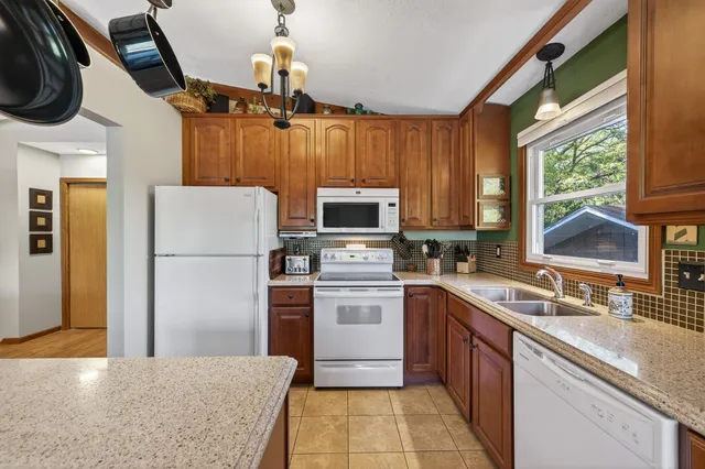 $385,000 | 1641 Leone Avenue East, St. Paul, MN 55106