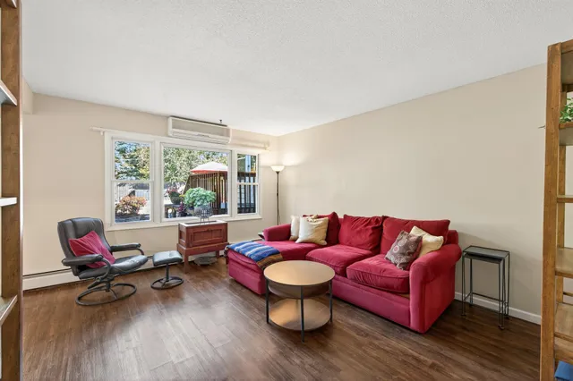 $385,000 | 1641 Leone Avenue East, St. Paul, MN 55106