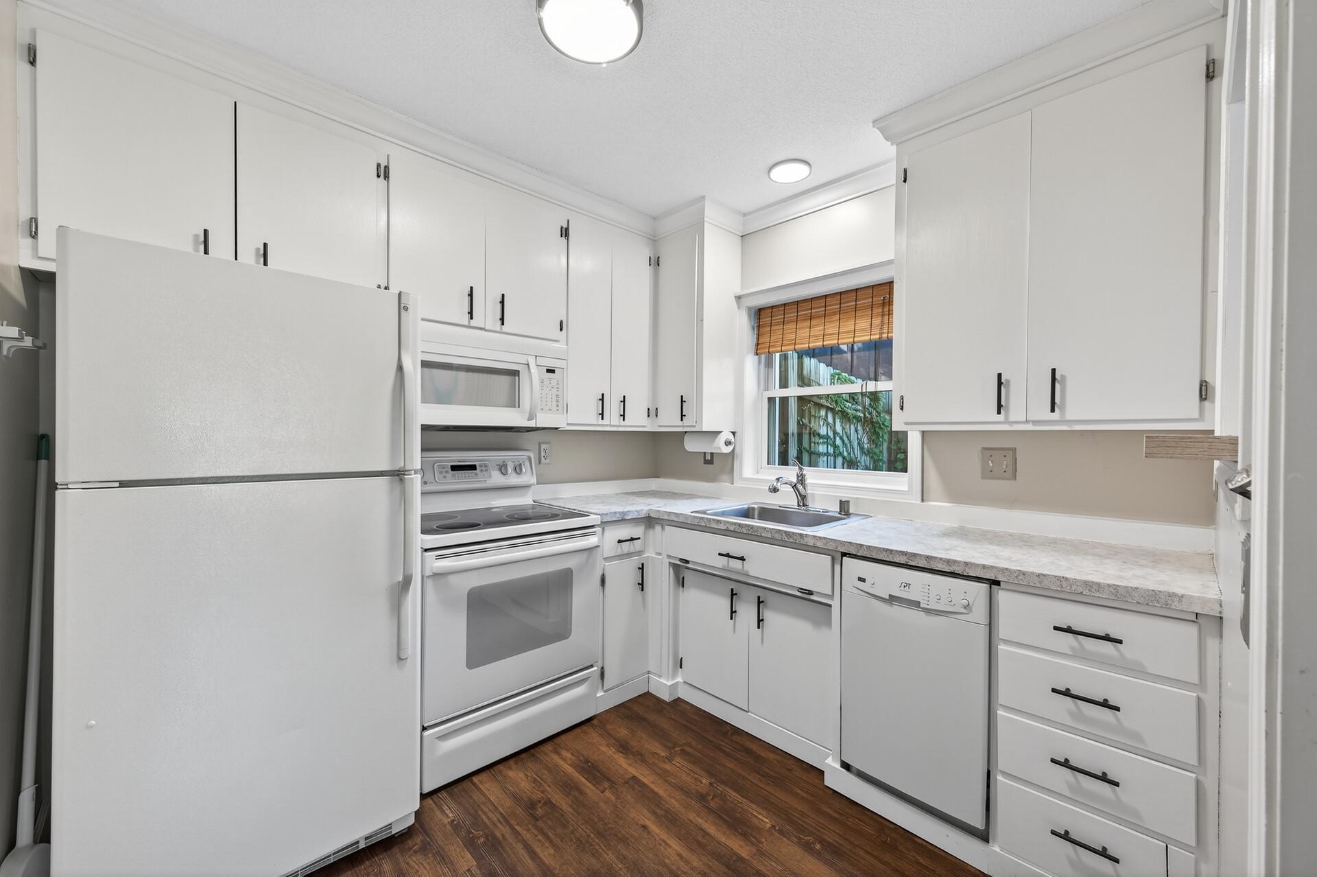 1641 Leone Avenue East St. Paul, MN 55106 - Photo 25 of 46