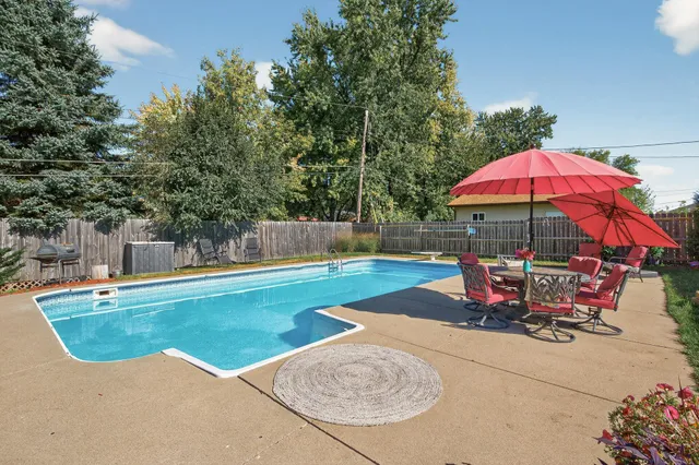 $385,000 | 1641 Leone Avenue East, St. Paul, MN 55106