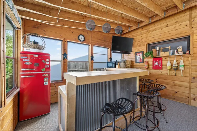 $385,000 | 1641 Leone Avenue East, St. Paul, MN 55106