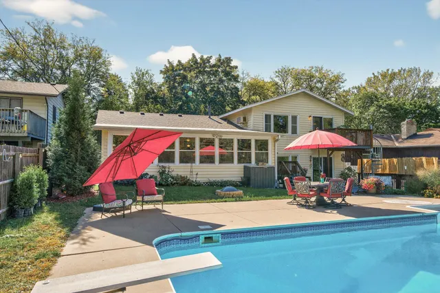 $385,000 | 1641 Leone Avenue East, St. Paul, MN 55106