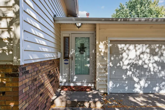 $385,000 | 1641 Leone Avenue East, St. Paul, MN 55106