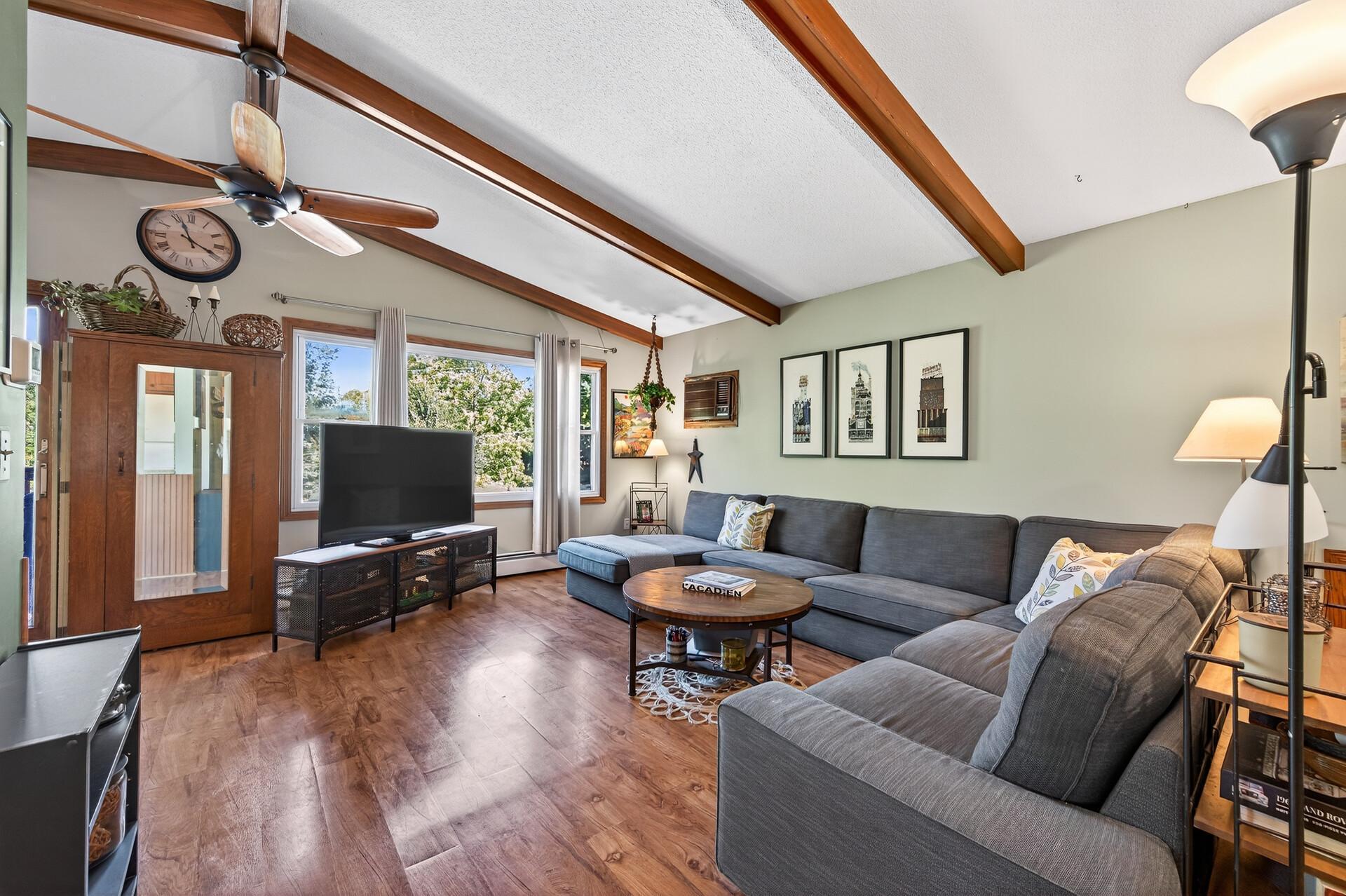 1641 Leone Avenue East St. Paul, MN 55106 - Photo 4 of 46