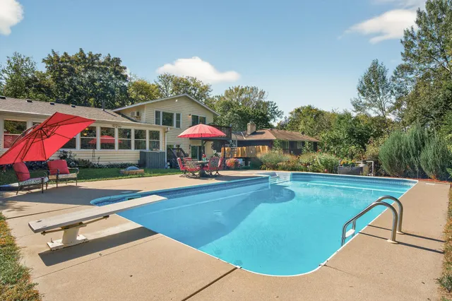 $385,000 | 1641 Leone Avenue East, St. Paul, MN 55106