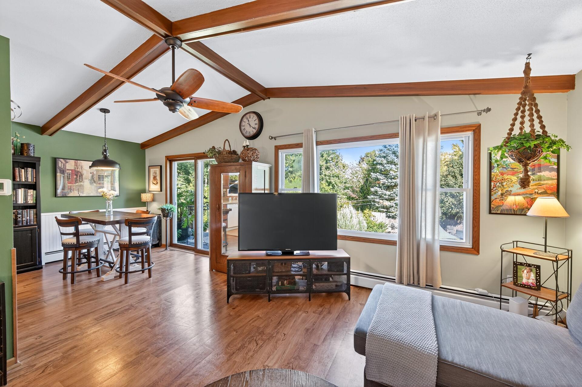 1641 Leone Avenue East St. Paul, MN 55106 - Photo 5 of 46